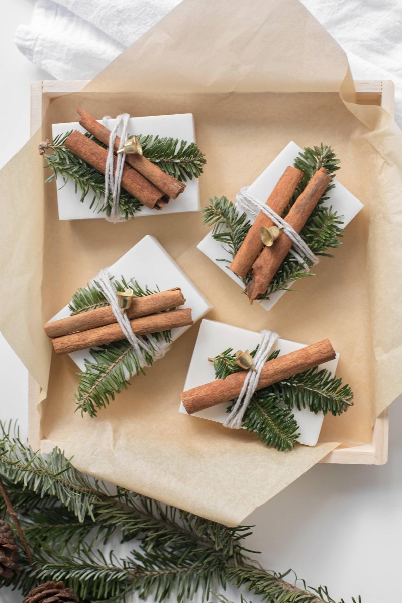 Handgemachte Weihnachtsseife mit Dekoration