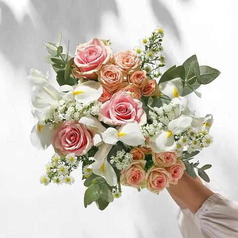 Eleganter Blumenstrauß mit edlen Blüten