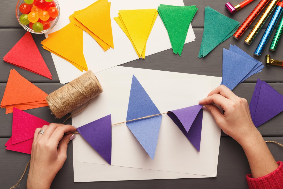 Papier Girlande selber machen leicht erklärt