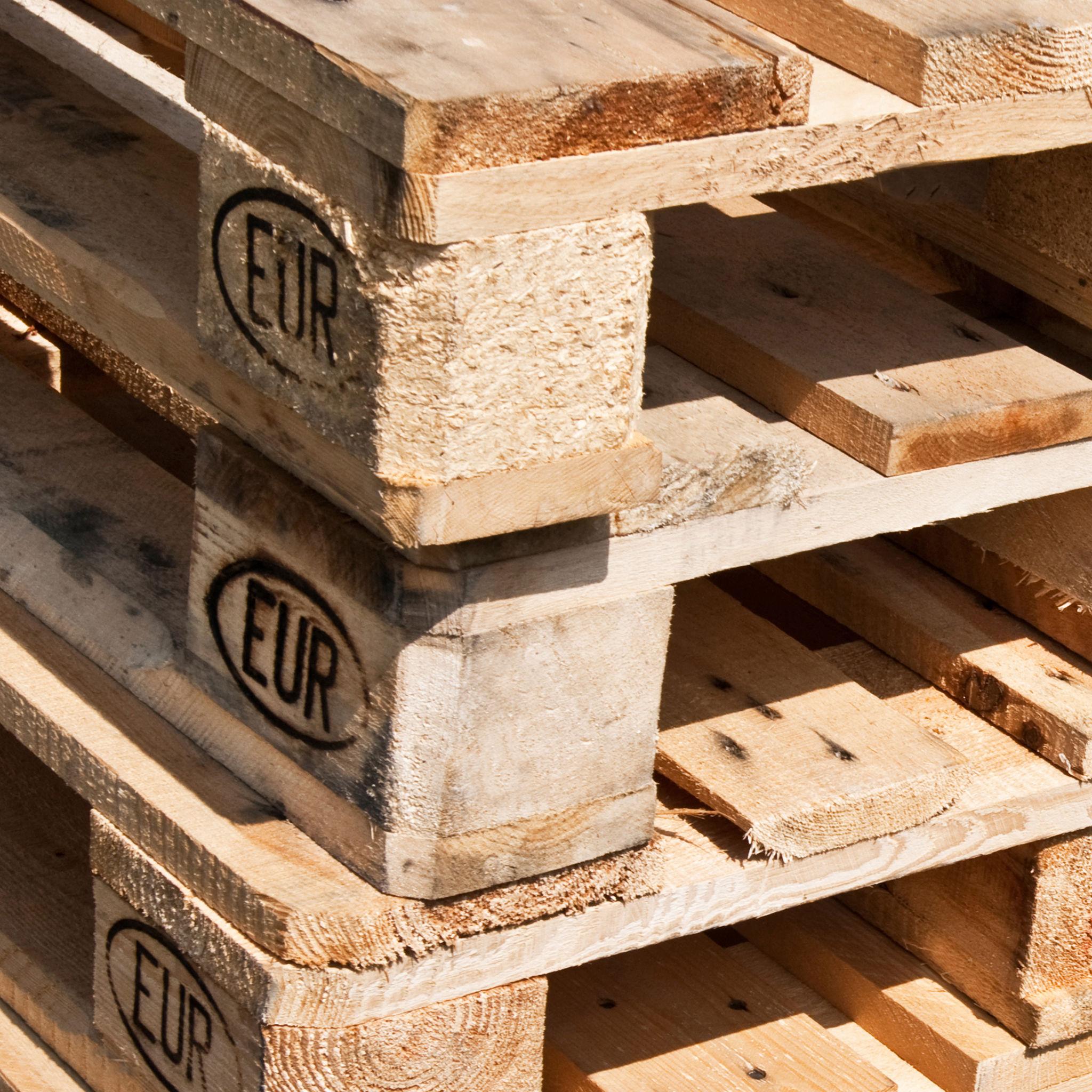 Geprüfte Holzpaletten für Möbelbau