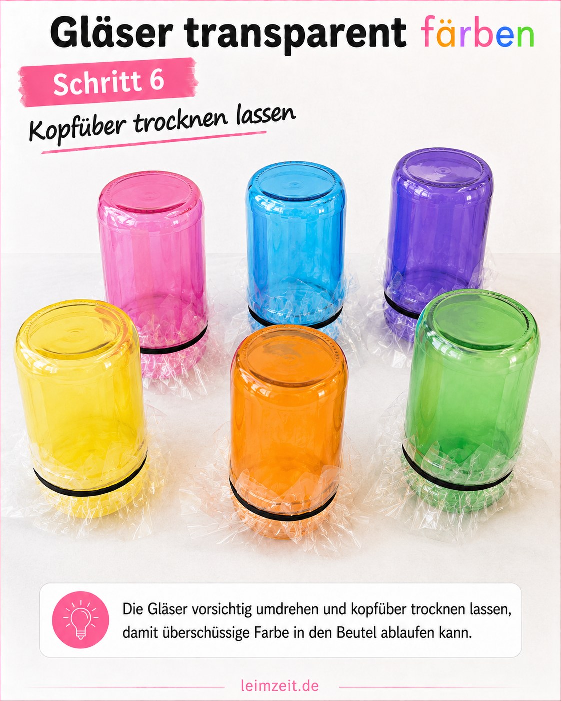 Die frisch gefärbten Gläser trocknen kopfüber, damit überschüssige Farbe in den Beutel abläuft
