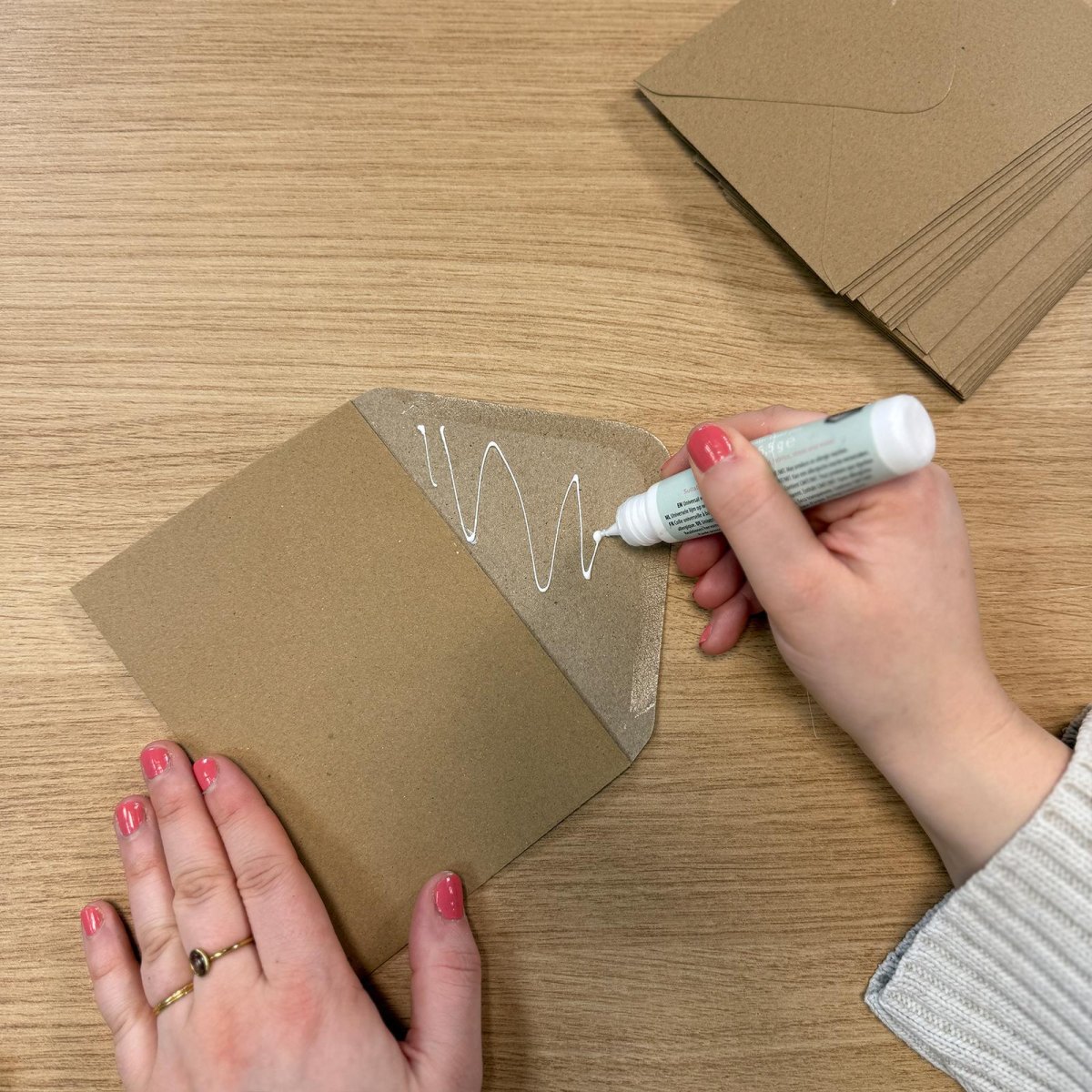 Geschenkumschlag Kanten kleben