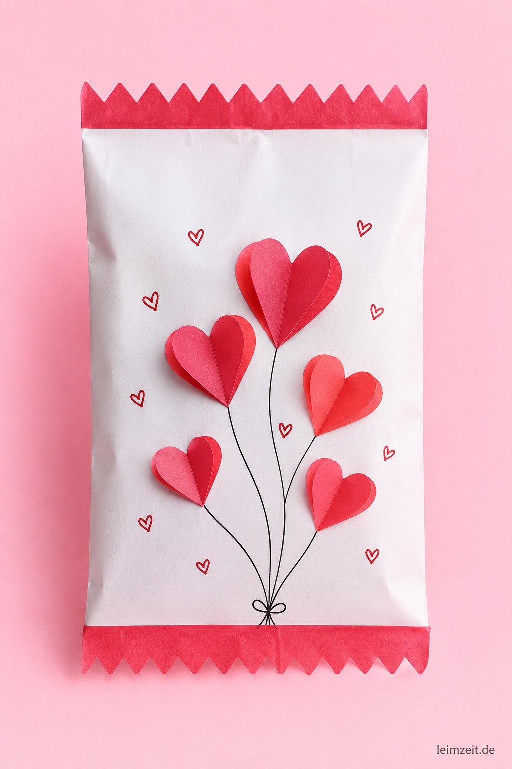 Papiertüte mit räumlichen Herzballons als kreatives last minute Geschenk selber machen