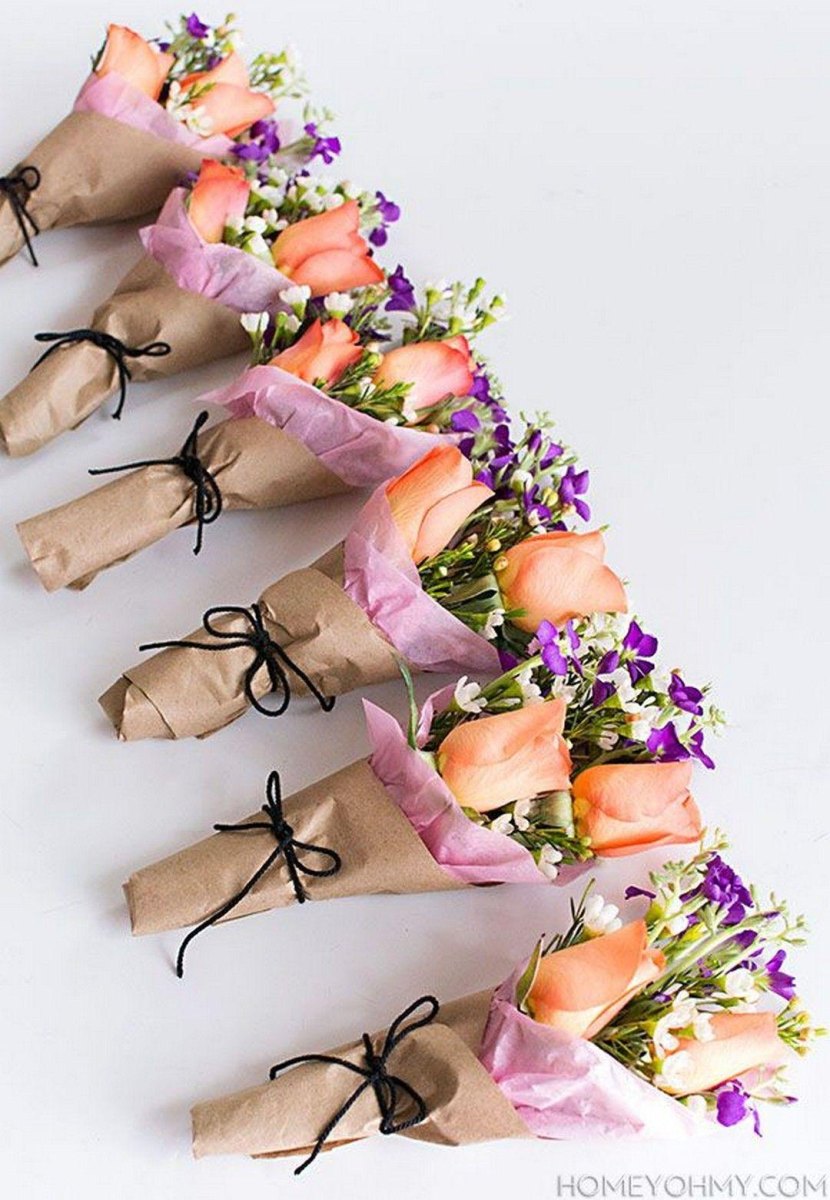 Mehrere kleine DIY Blumensträuße