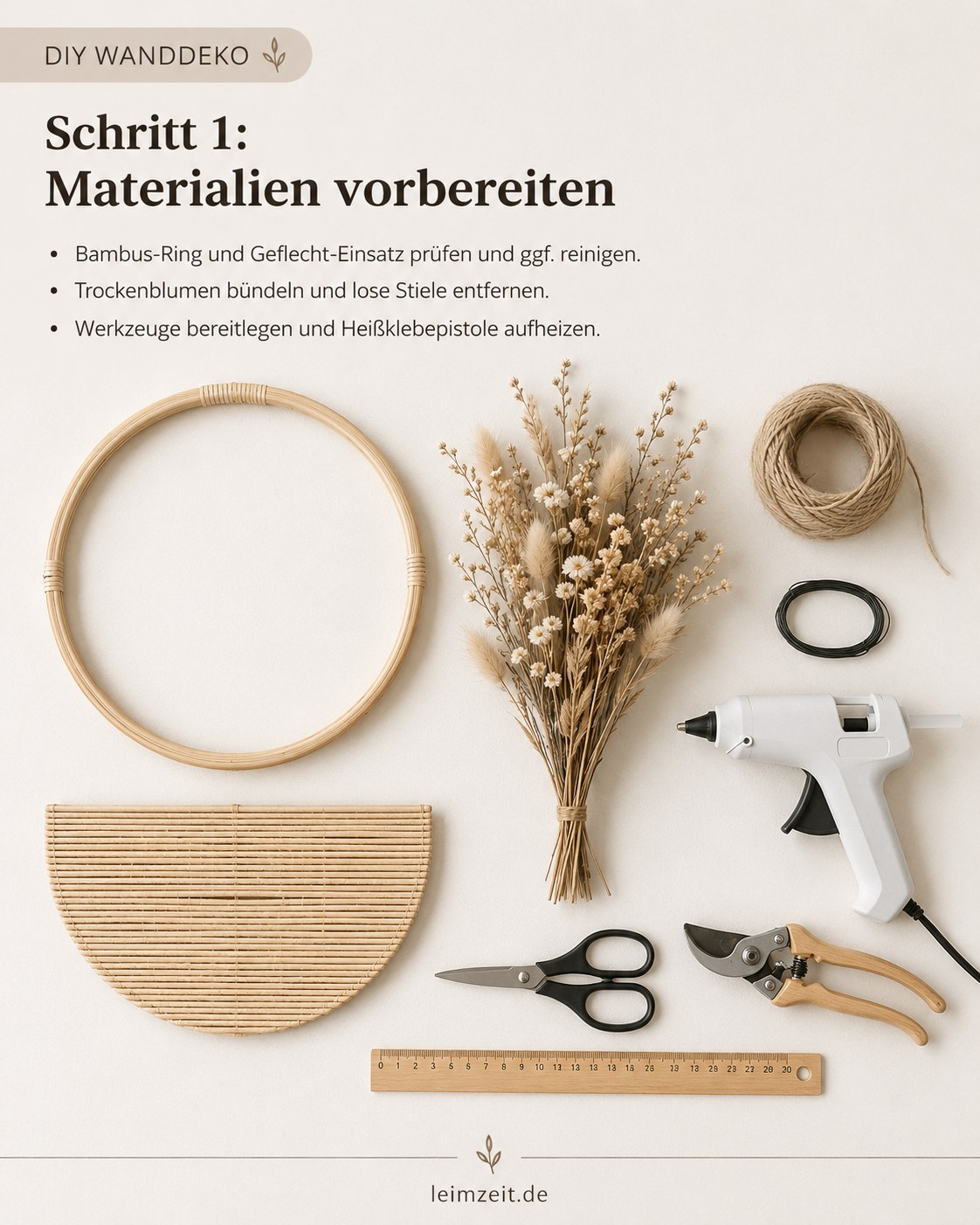 Materialien für Wanddeko rundes Bambus-Geflecht mit Trockenblumen liegen bereit auf dem Arbeitstisch